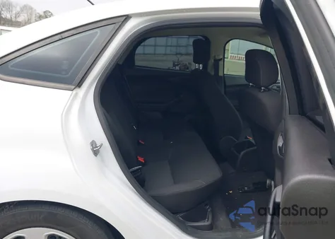 2016 Ford Focus S из США, поврежденный, VIN 1FADP3E28GL380065